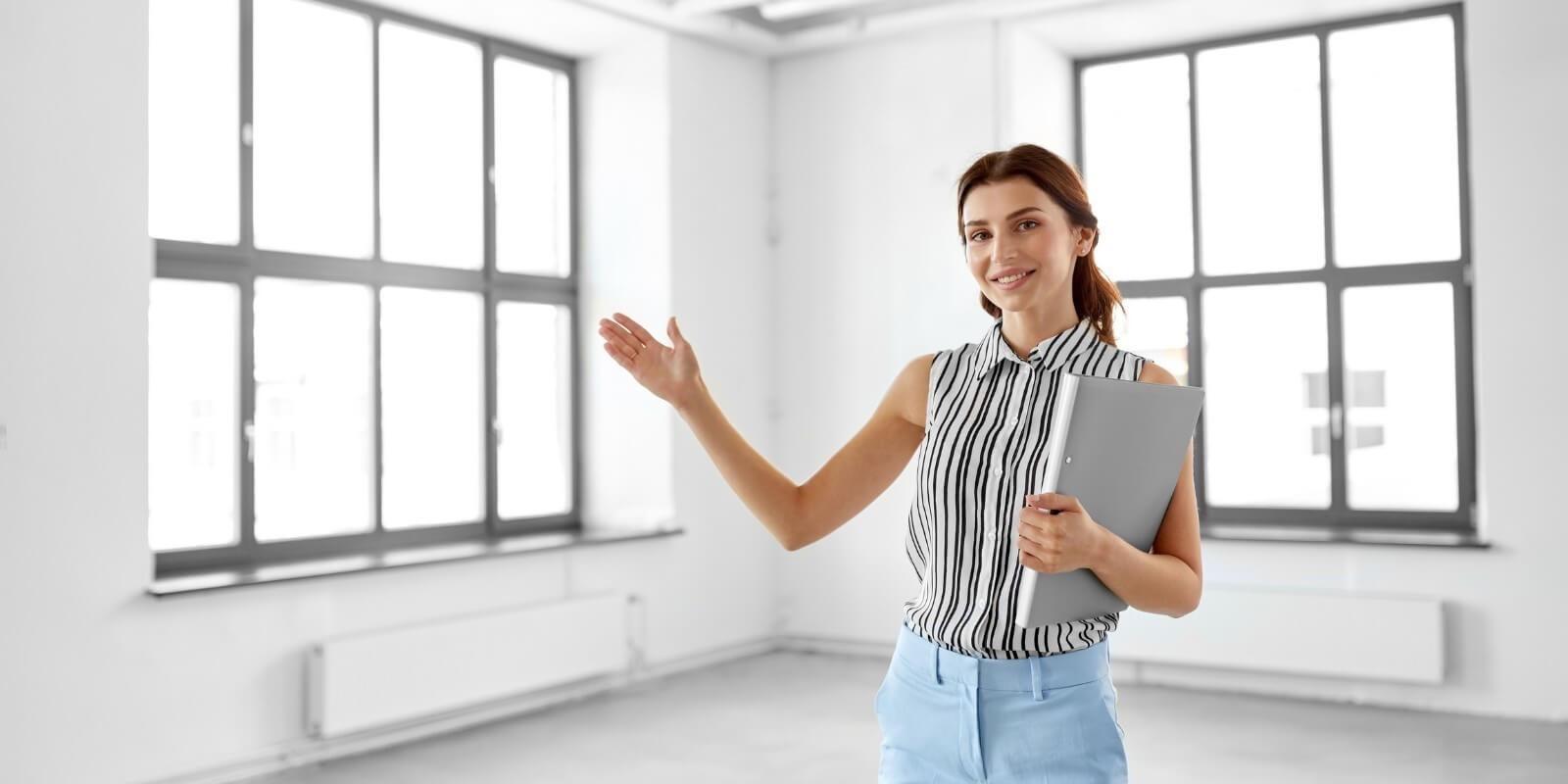 What is the role of Real Estate Agent ?